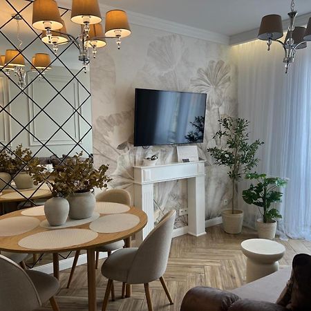 Family & Business Sauna Apartments Plac Wolnosci Centrum Downtow, - Piekny Apartament - 5 Bedroom With Private Sauna, Bath With Hydromassage, Parking, Catering Options Kielce Extérieur photo