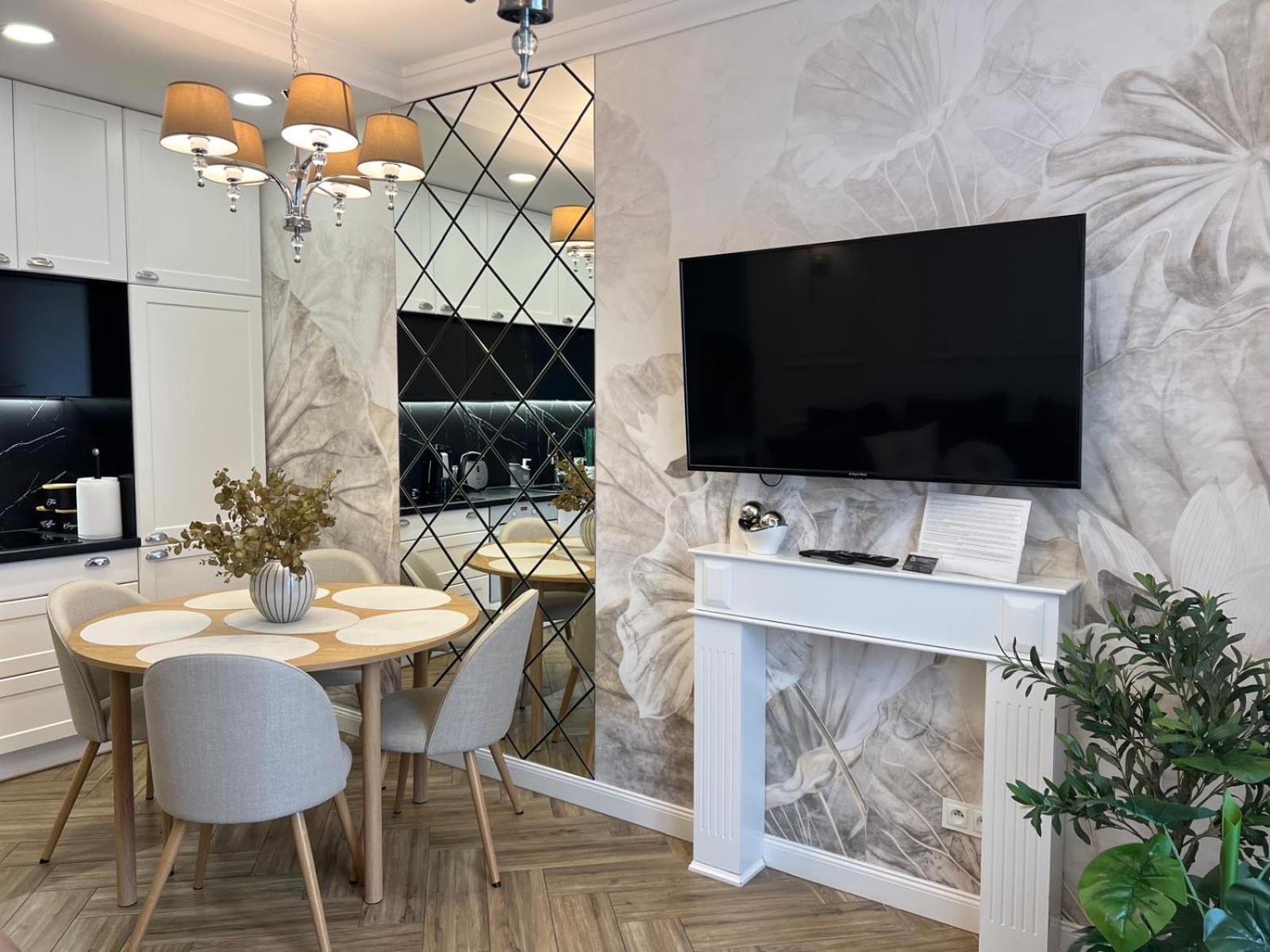 Family & Business Sauna Apartments Plac Wolnosci Centrum Downtow, - Piekny Apartament - 5 Bedroom With Private Sauna, Bath With Hydromassage, Parking, Catering Options Kielce Extérieur photo