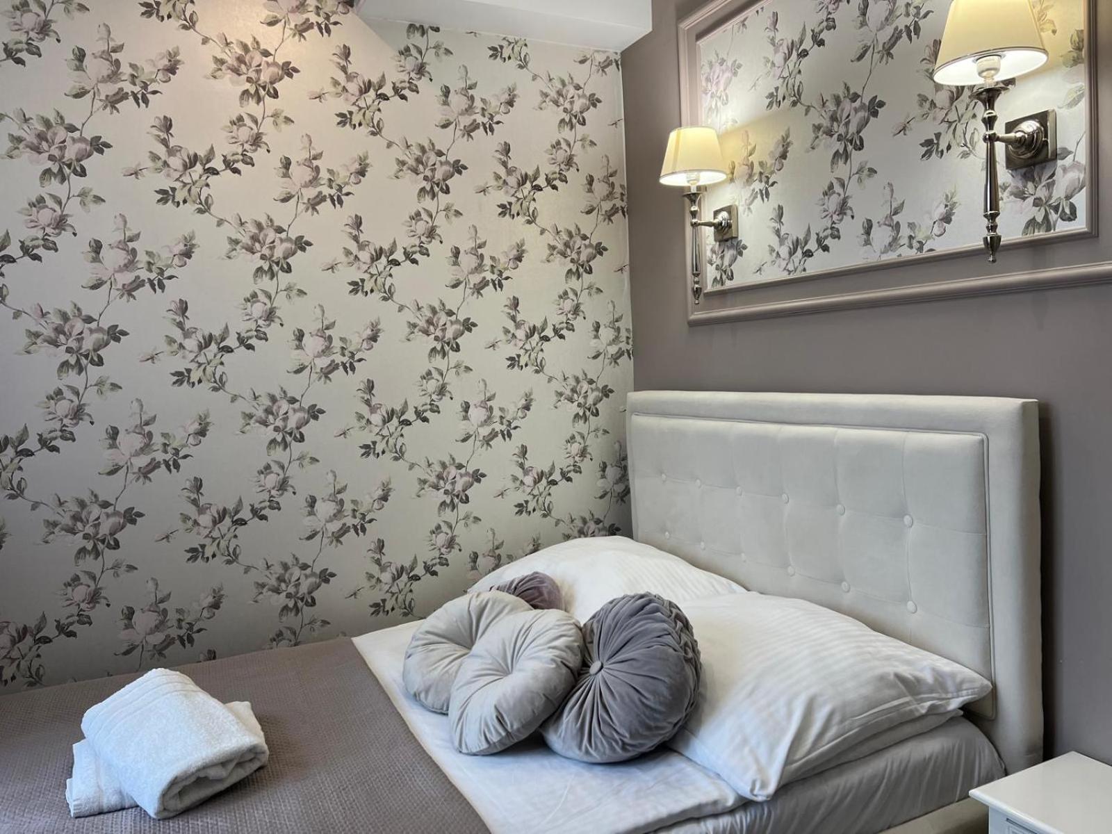 Family & Business Sauna Apartments Plac Wolnosci Centrum Downtow, - Piekny Apartament - 5 Bedroom With Private Sauna, Bath With Hydromassage, Parking, Catering Options Kielce Extérieur photo