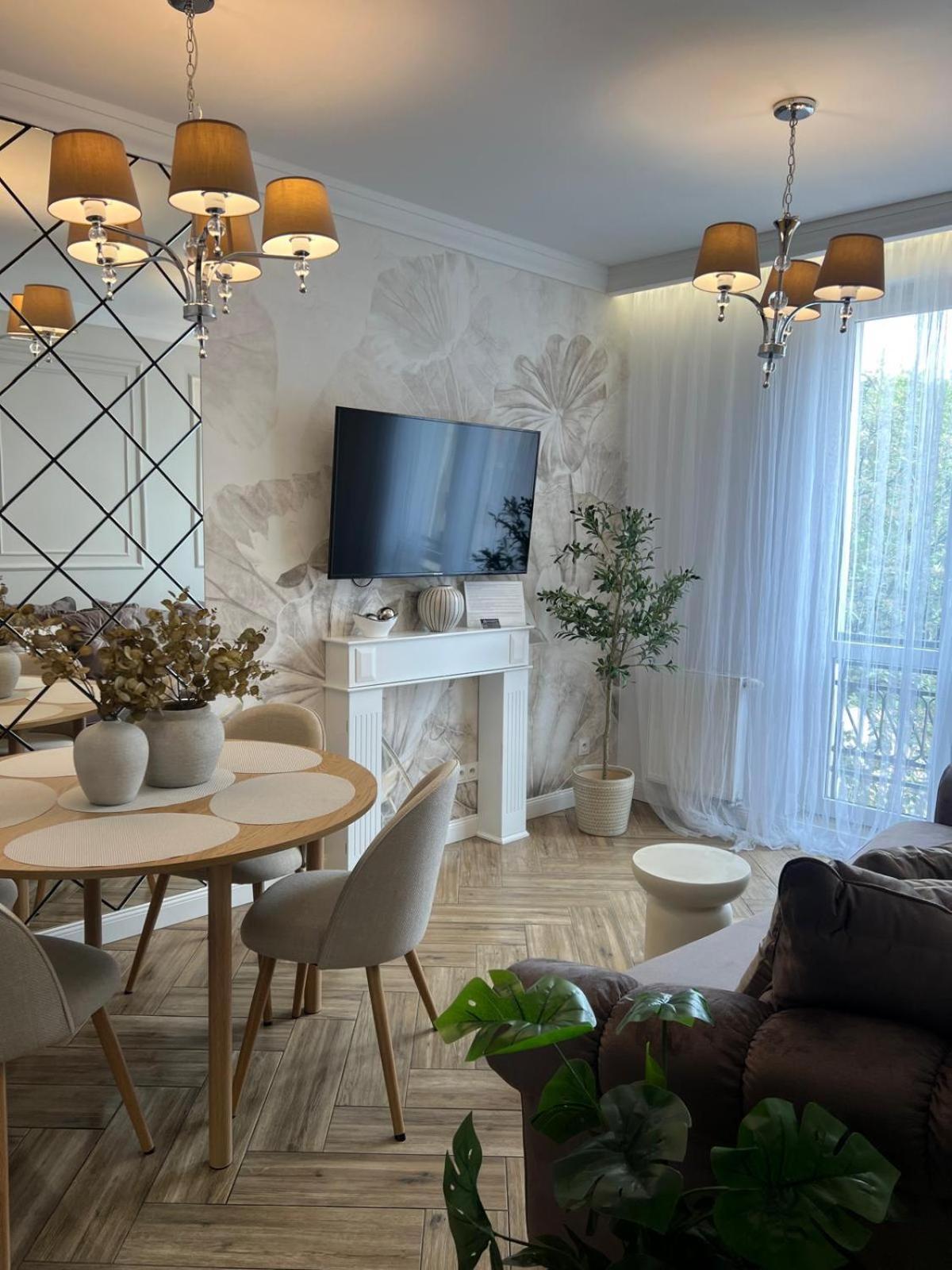Family & Business Sauna Apartments Plac Wolnosci Centrum Downtow, - Piekny Apartament - 5 Bedroom With Private Sauna, Bath With Hydromassage, Parking, Catering Options Kielce Extérieur photo